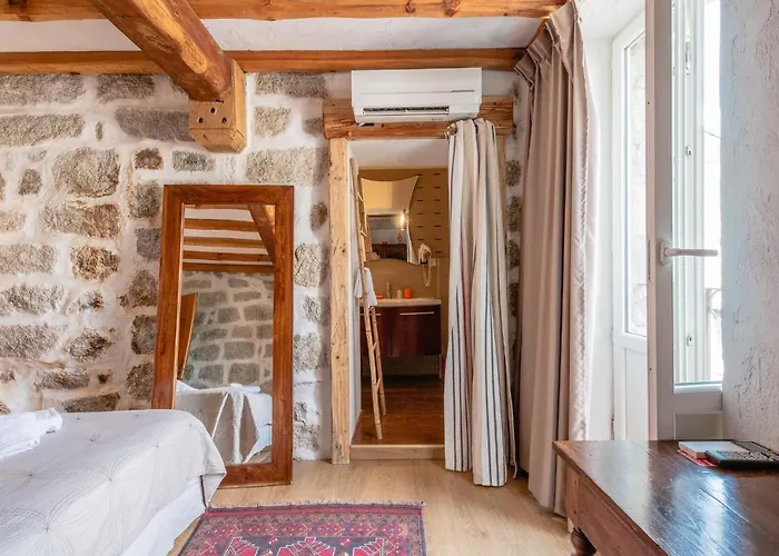 Auberge U N\'Antru Versu