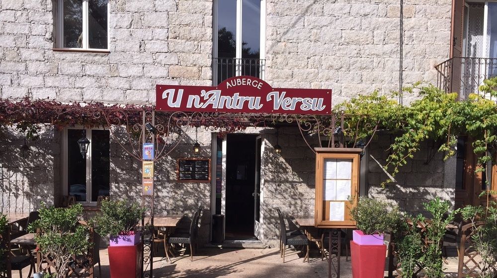 U N'antru Versu Herberg 3*